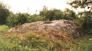 Фото Камень-стол в деревне Язно Миорского района